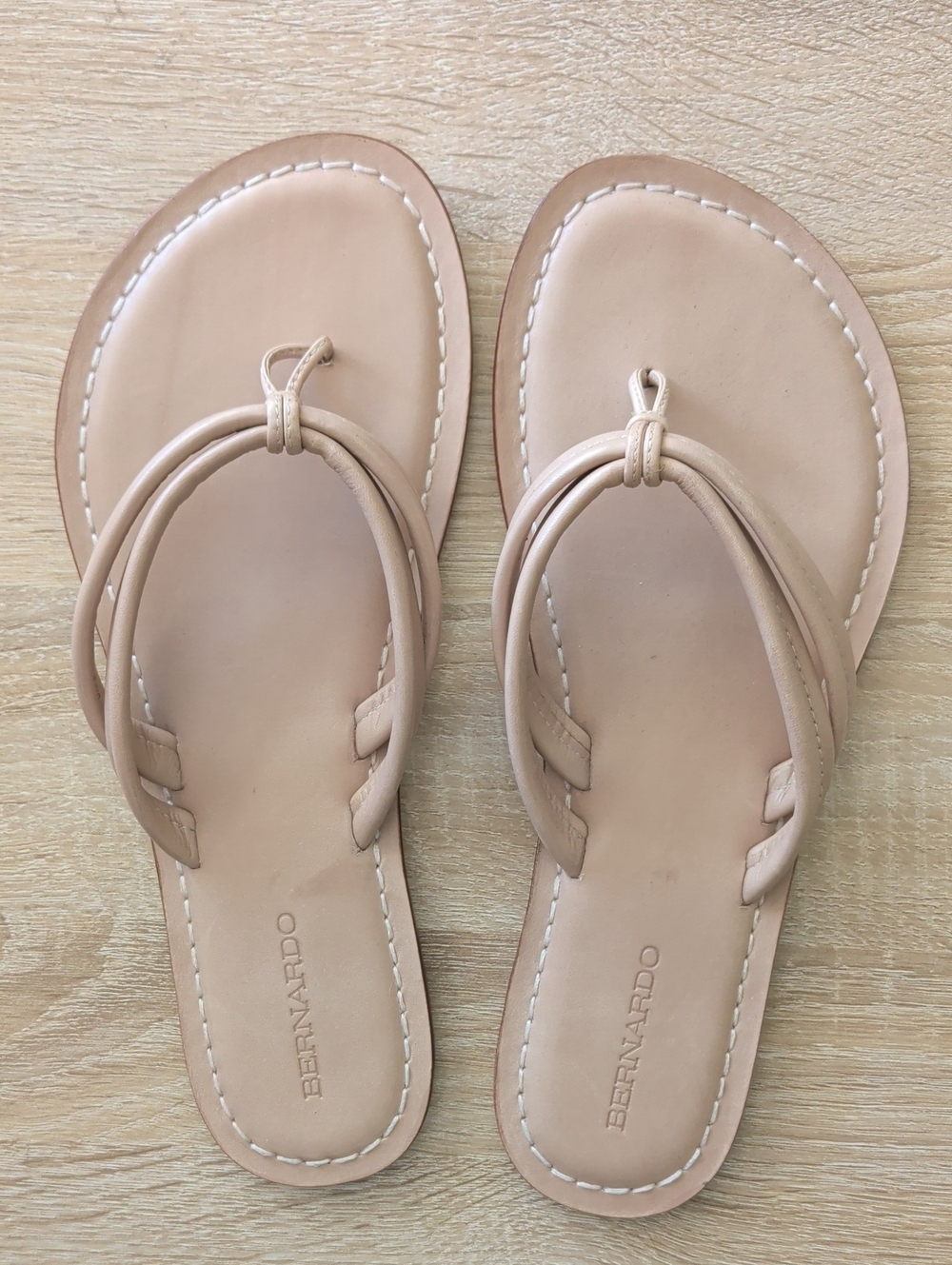 Bernardo Beige Leather Toe-Loop Sandals